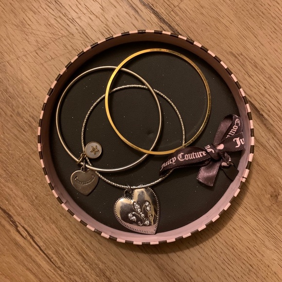 Juicy Couture Bracelet Set - Picture 1 of 6